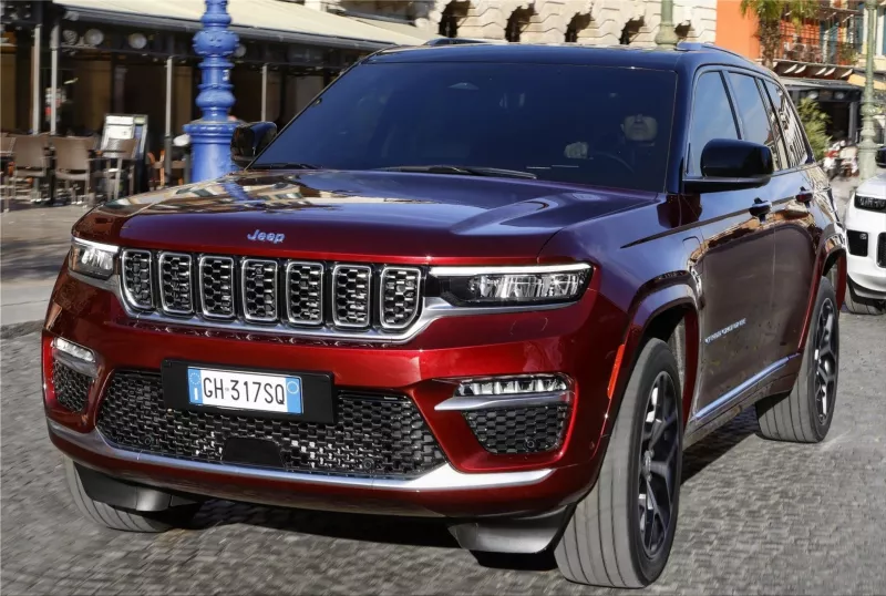 The new Jeep Grand Cherokee 4xe plug-in-hybrid SUV