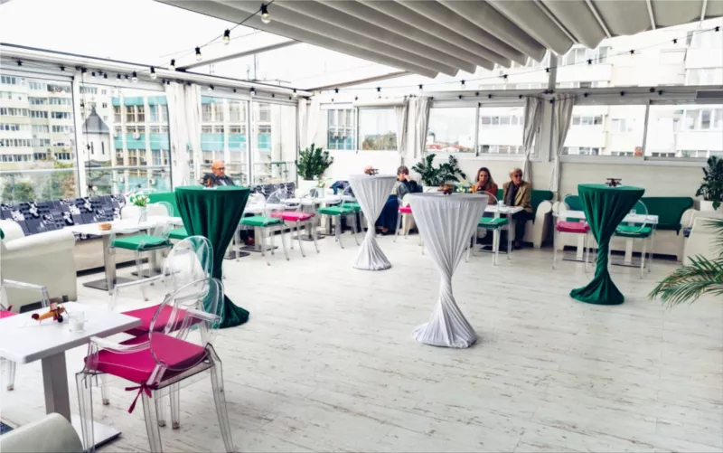 The Skybar is a cozy restaurant ideal for outdoor parties