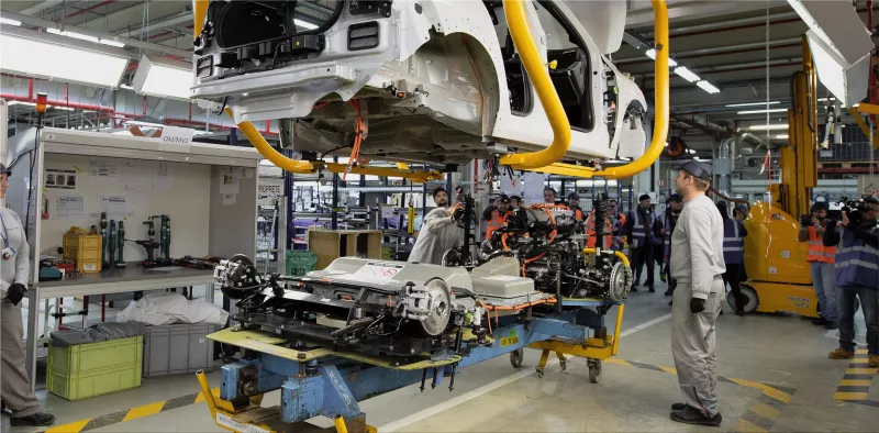 Behind the scenes of Peugeot electric cars manufacturing