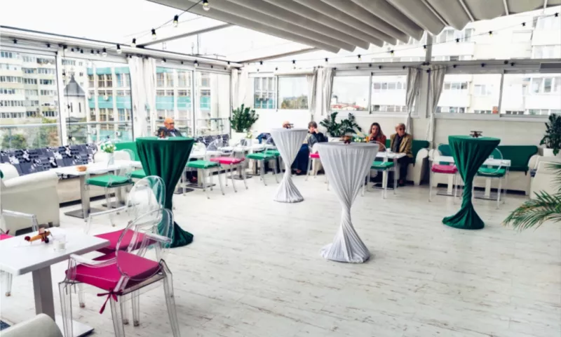 The Skybar is a cozy restaurant ideal for outdoor parties